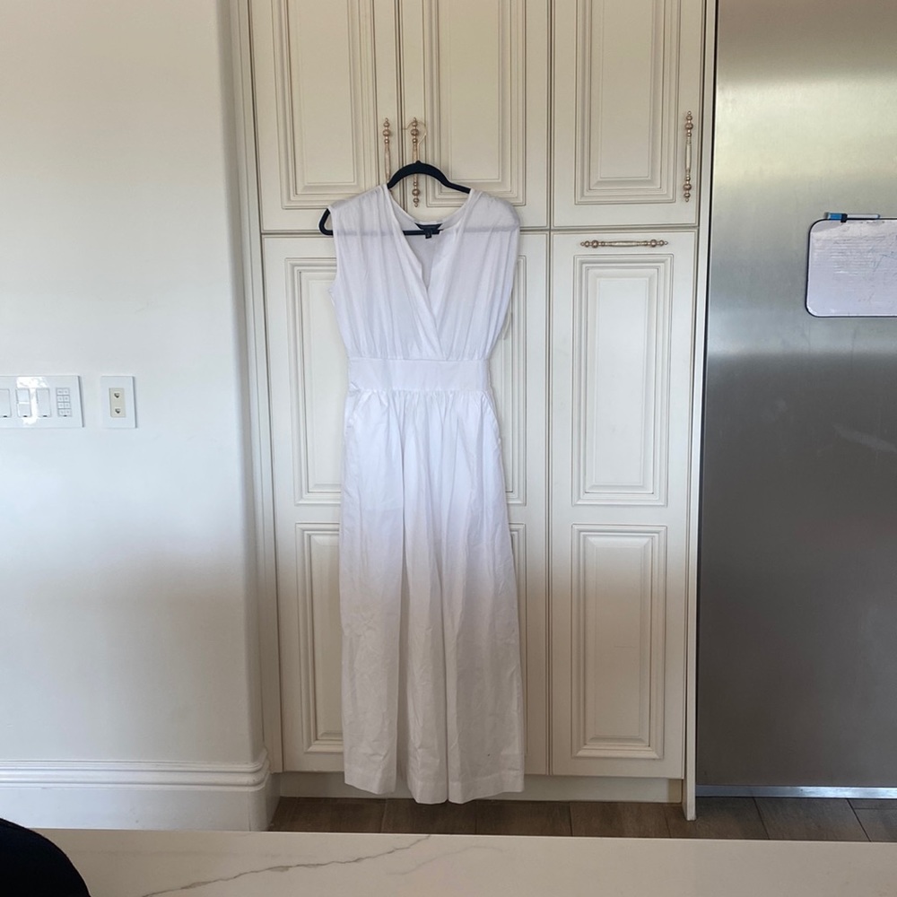 White flowy sundress banana Republic new with tags flattering
